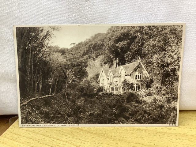 Shanklin, Honeymoon Cottage in Chine, Isle of Wight, Photochrom Co. Ltd Vintage postcard Our Ref No. R639 £2.50