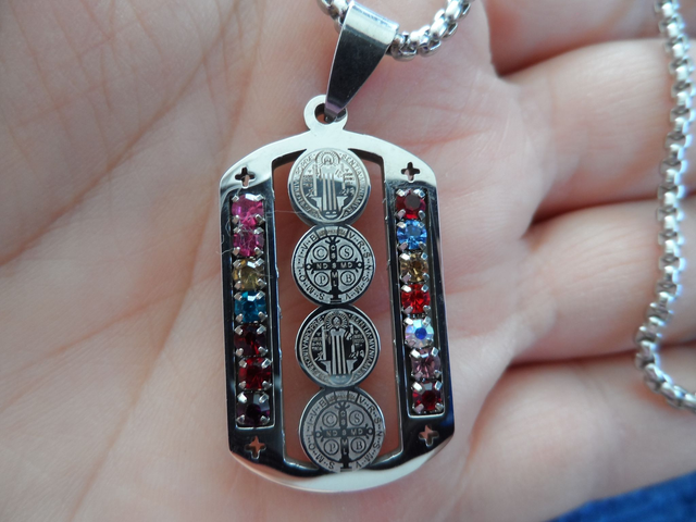 Collier avec médaille de Saint Benoît