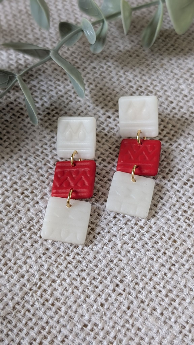 Boucles d&#039;oreilles rouges et blanches en pâte polymère