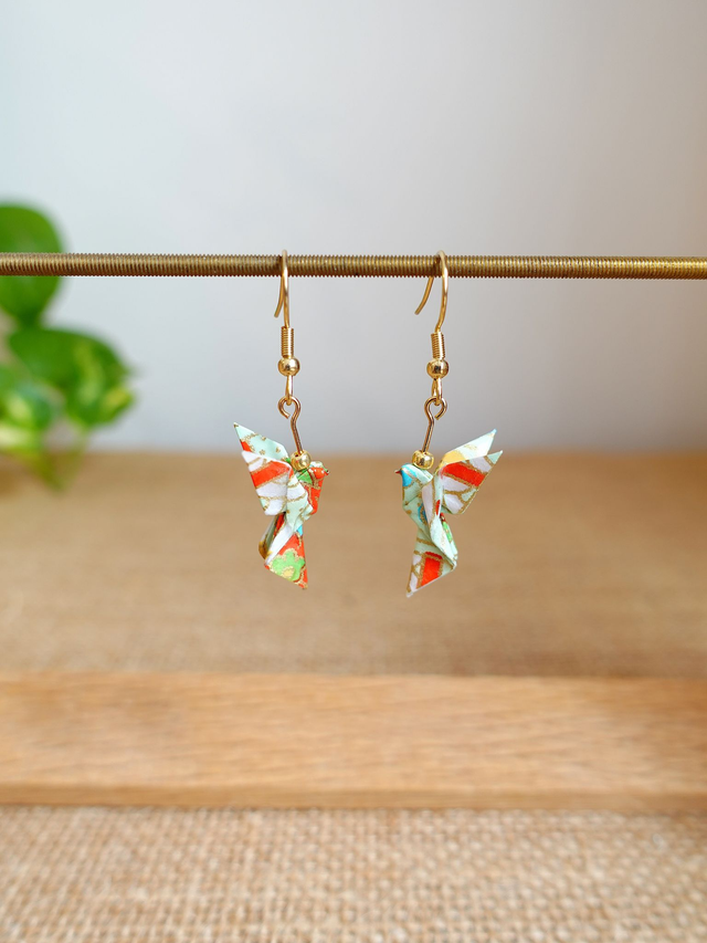 Origami Colombe, oiseau / INOX doré / Boucles d&#039;oreilles / Papier japonais washi / Vert clair, orange, or / Bijou japonais origami /