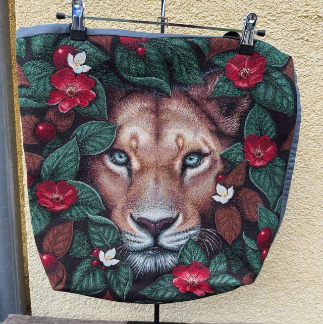 Grand sac lionne sauvage 