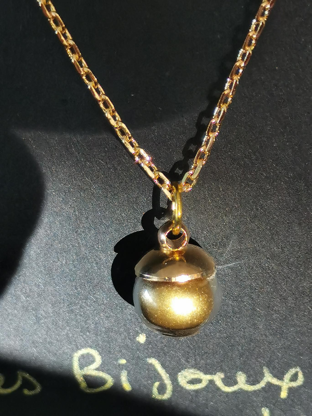 Le bouton d'or chaîne plaquée or 18 carats