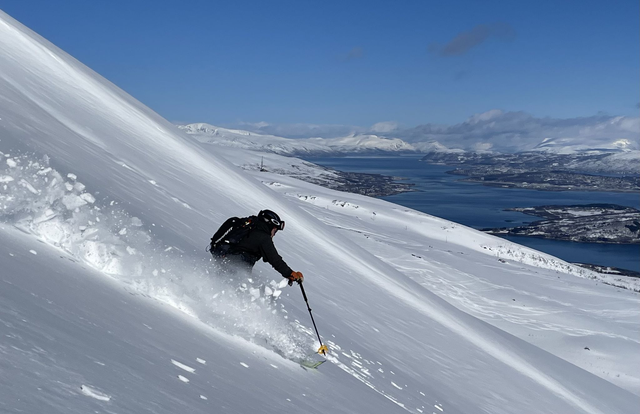 FULLY BOOKED 5 nights - 4 guided ski tours | April 2-7  EASTER | Kvaløya