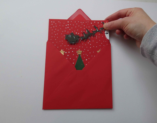 Joli traîneau au-dessus de la forêt (carte à tirette)