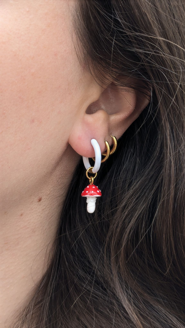 Créoles colorées à personnaliser avec les charms