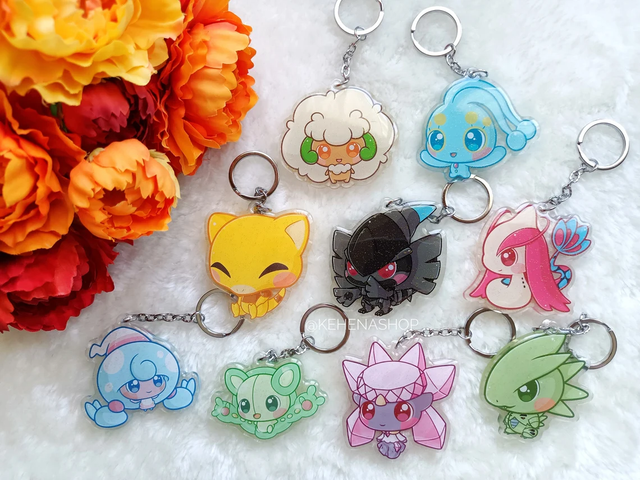 Llavero/Keychain Pokemon (Milotic, Tyranitar, Hattrem, Diancie, Manaphy, Zekrom, Abra, Whimsicott, Reuniclus)