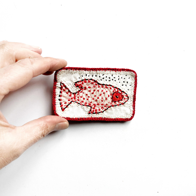 Mini-tableau brodé poisson rouge