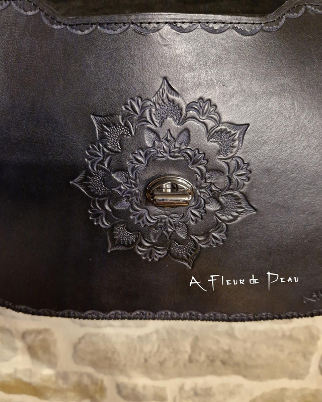 Sac en cuir motif mandala