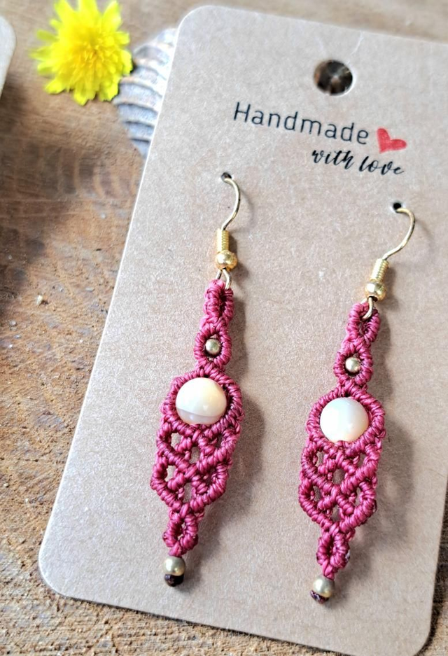 Boucles d'oreilles micro-macramé quadrillées 