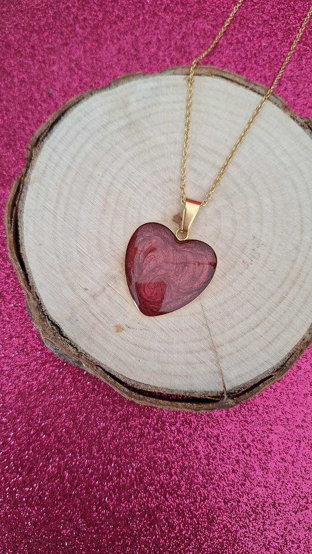 Collier doré cœur bordeaux