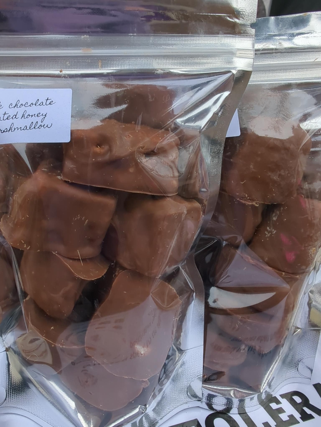 Honey marshmallow with milk chocolate 