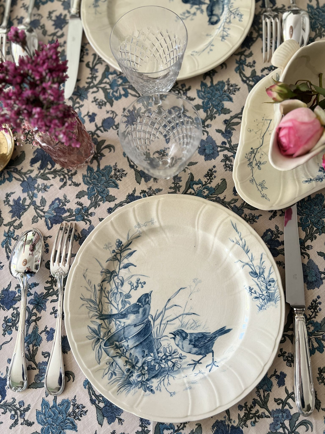 OISEAUX - Suite de 6 assiettes plates aux Oiseaux par la manufacture française de Gien - Terre de Fer