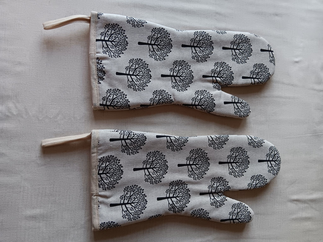 Pair of Oven Gauntlets Black Mulberry Trees Fabric 