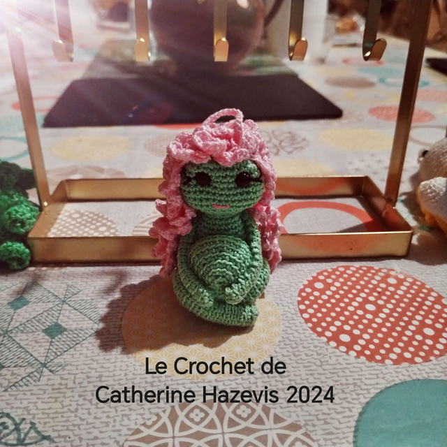 2024 Gaïa verte cheveux rose