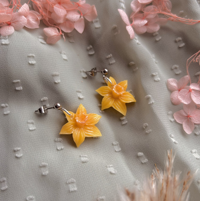 Daffodil Stud Earrings Silver 