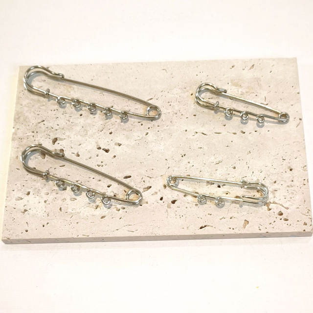 Broche argentée élégante en alliage – Bijou tendance – Personnalisable avec charm’s