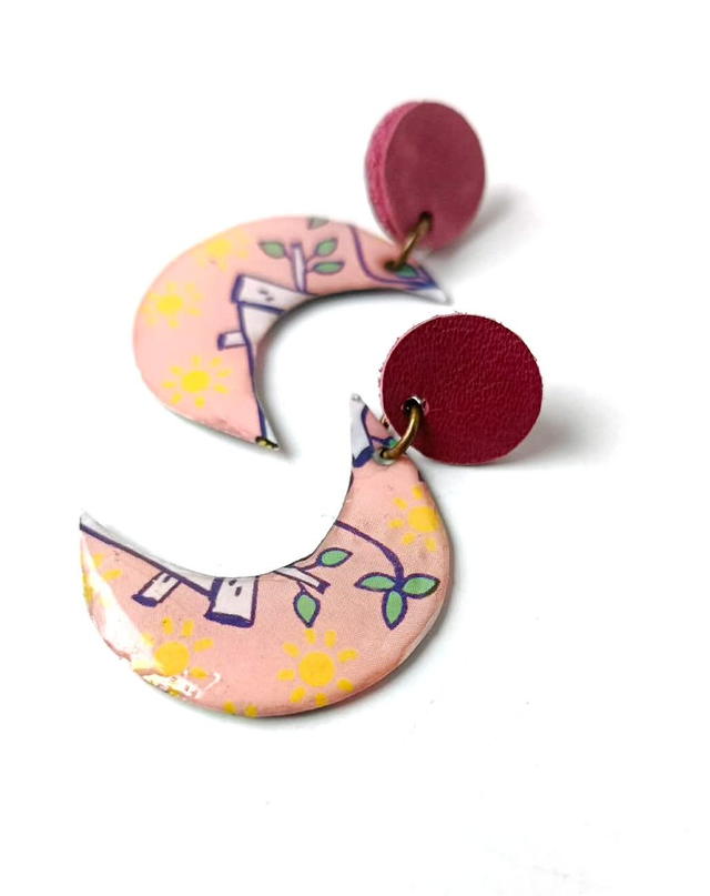 Boucles d'Oreilles Lunes Minimalistes en Carte de Tarot &amp; chutes de Cuir Recyclées - Florales 