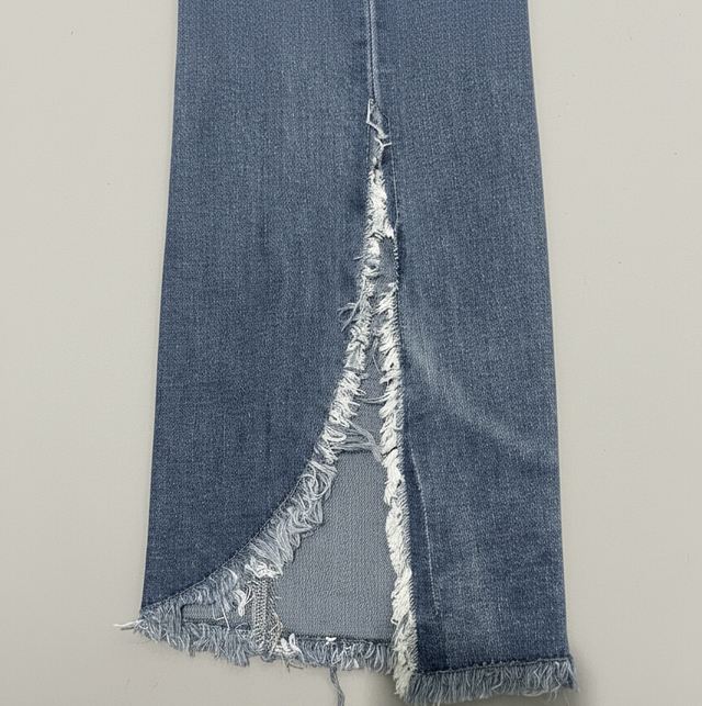 Jean Place du Jour Coupe Droite Effilochée – Denim Bleu avec Détail Étoile – Stretch Femme