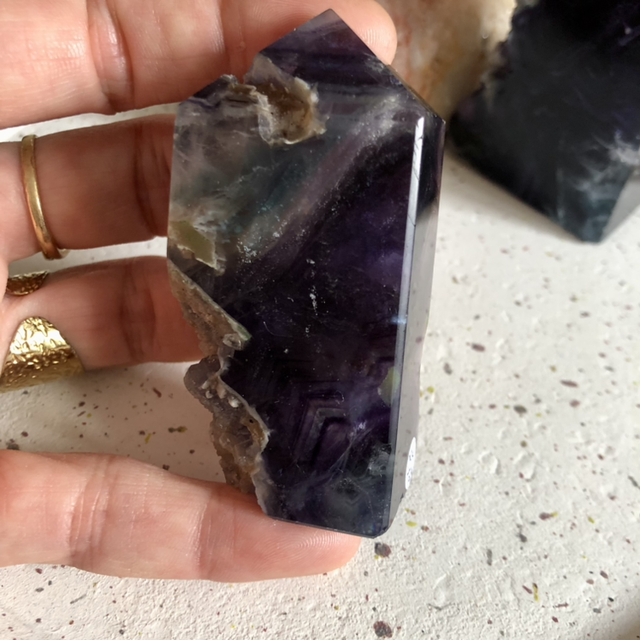 Obélisque semi polie Fluorite rainbow AA 