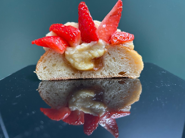 Strawberry &amp; Elderflower Finger Splits