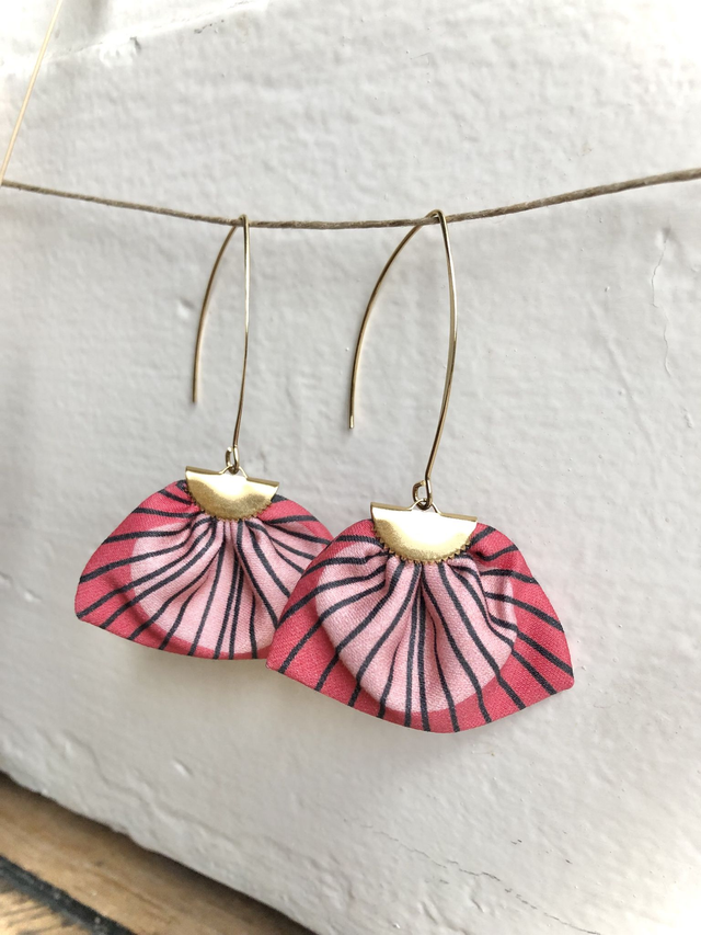 Boucles d&#039;oreilles - LONGUES PLUMES - rouge et rose