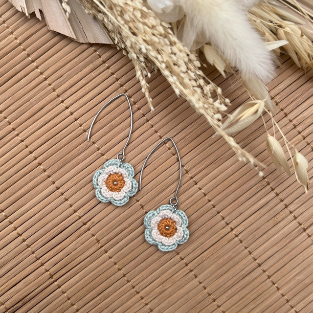 Boucles d’oreilles fleurs Corolles ~ S ~ Ocre / Vert d&#039;eau