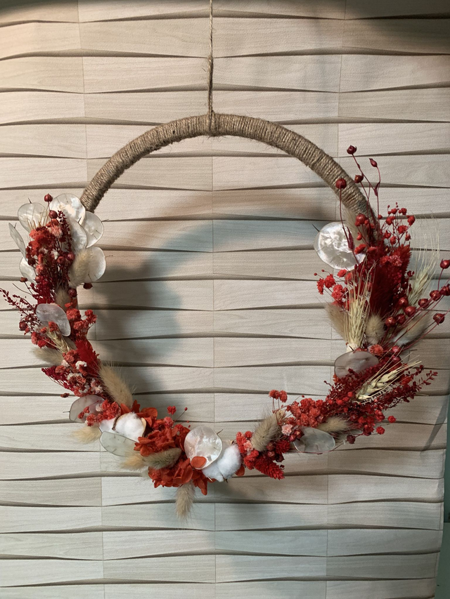 Couronne de fleurs rouge