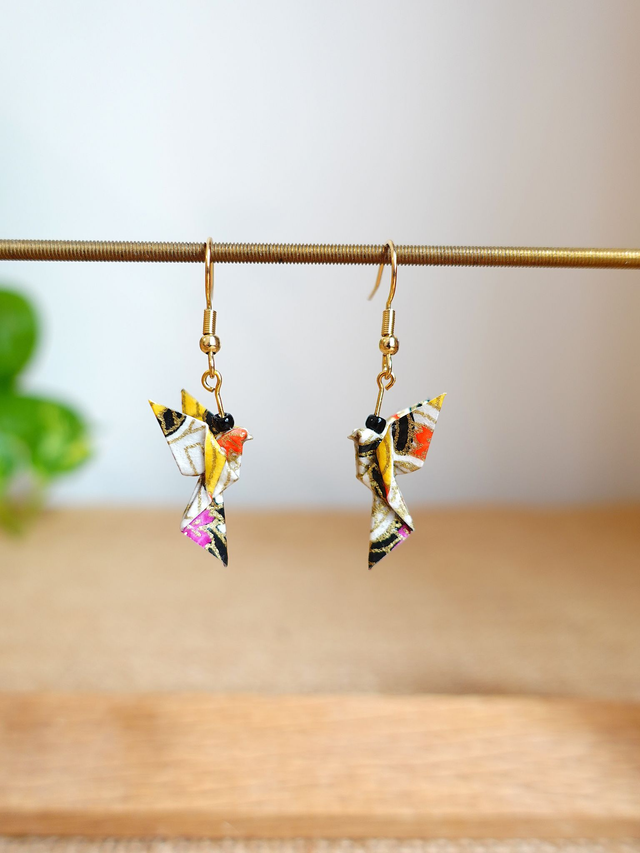 Origami Colombe, oiseau / INOX doré / Boucles d&#039;oreilles / Papier japonais washi / Jaune, noir / Bijou japonais origami /