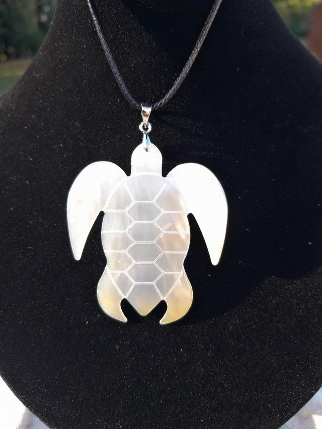 Pendentif Tortue Nacre avec son cordon