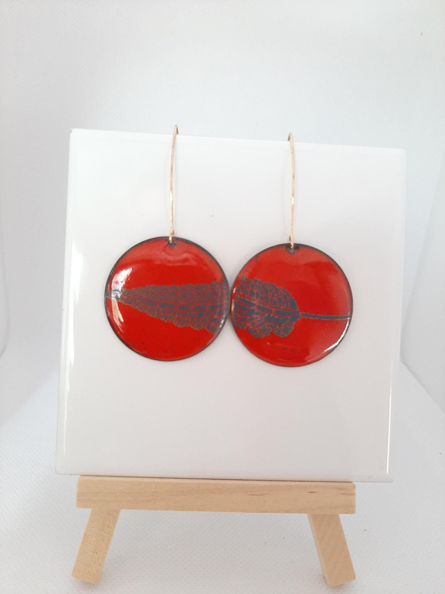 Boucles d&#039;oreilles rouges feuilles bleu doré
