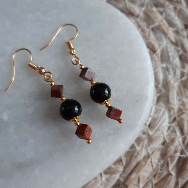 Oorbellen Onyx met rode Jaspis (1.112)
