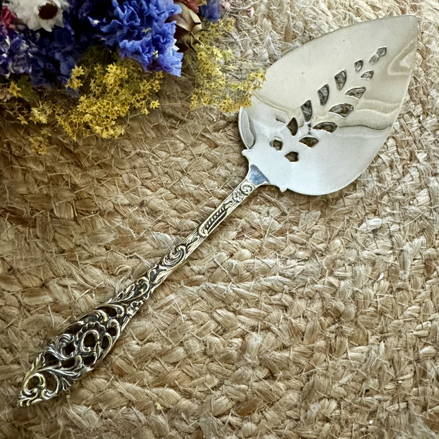 Pelle à tarte fleurie Hollandaise