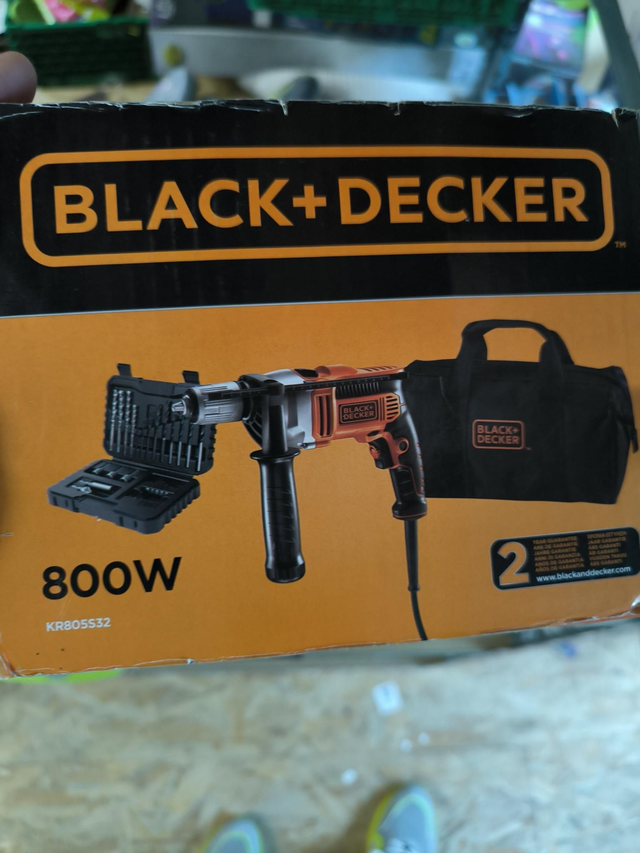 PERCEUSE A PERCUSSION BLACK ET DECKER ET SES 32 ACCESSOIRES 
