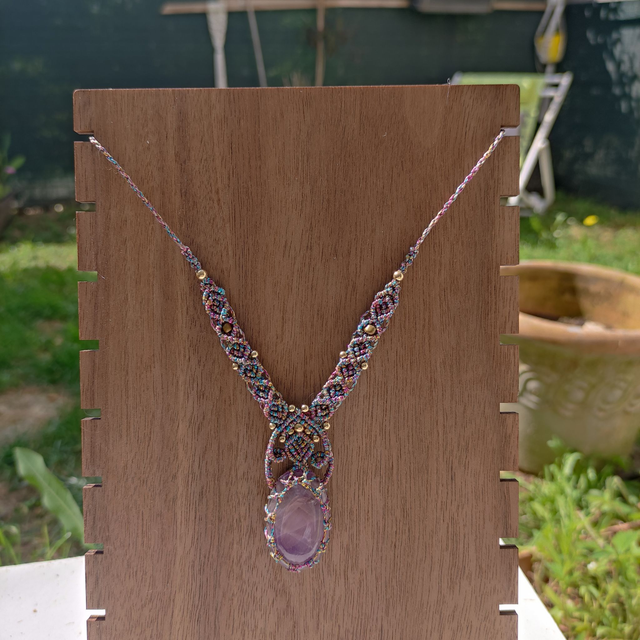 Collier multicolore pailleté avec améthyste