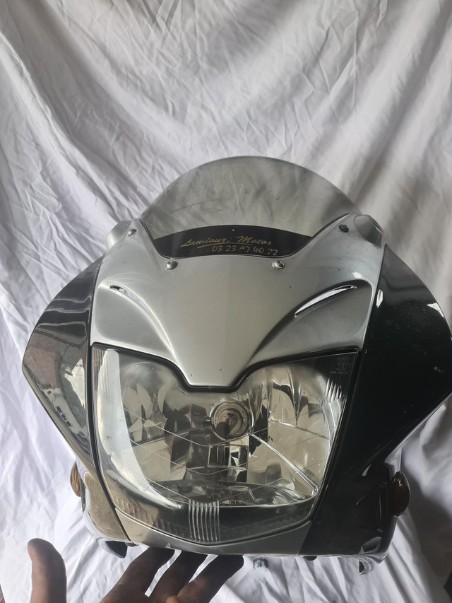 Carénage avant avec phare