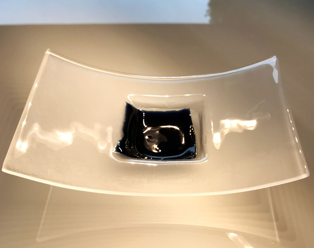 o4 Schale konvex gewölbt . quadratischer Akzent in Nachtblau . tk o 142020 10