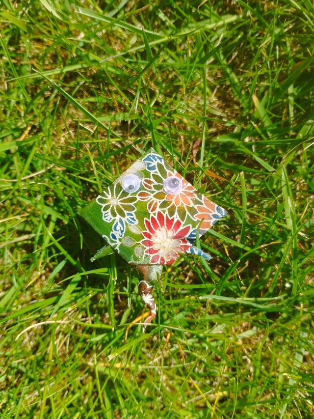 Broche Raie floraison marine