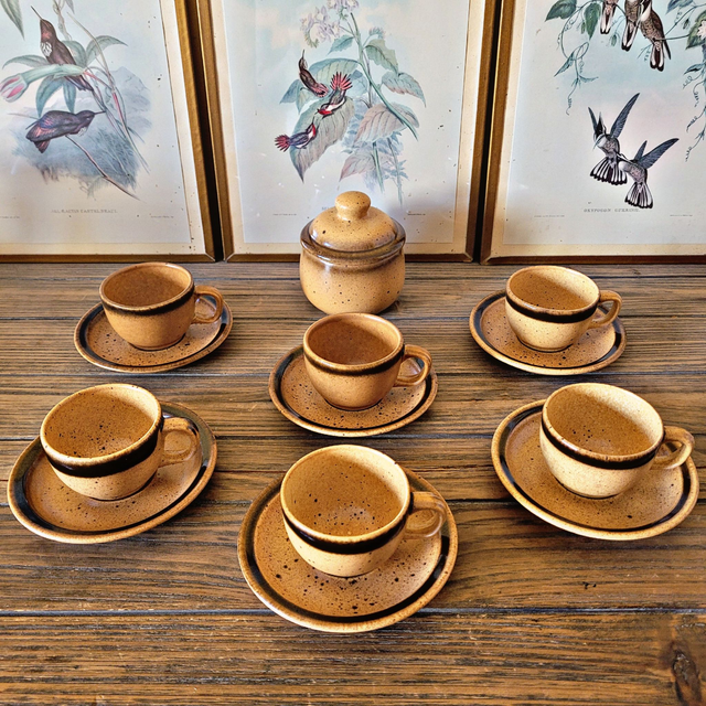 Tasses et sucrier vintage en grès de Bourgogne Sarreguemines 