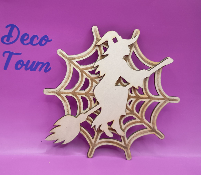 Sorcière volante sur fond toile d&#039;araignée