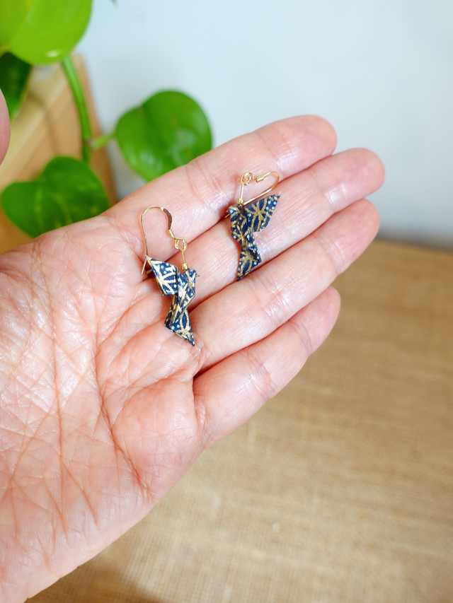 Origami Colombe, oiseau / GOLD FILLED, Or laminé / Boucles d'oreilles / Papier japonais washi / Bleu gris, or / Bijou japonais origami /