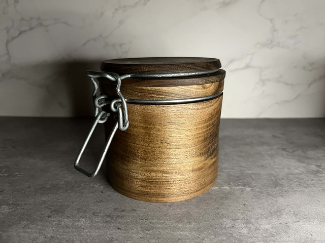 Pot type le parfait en noyer 