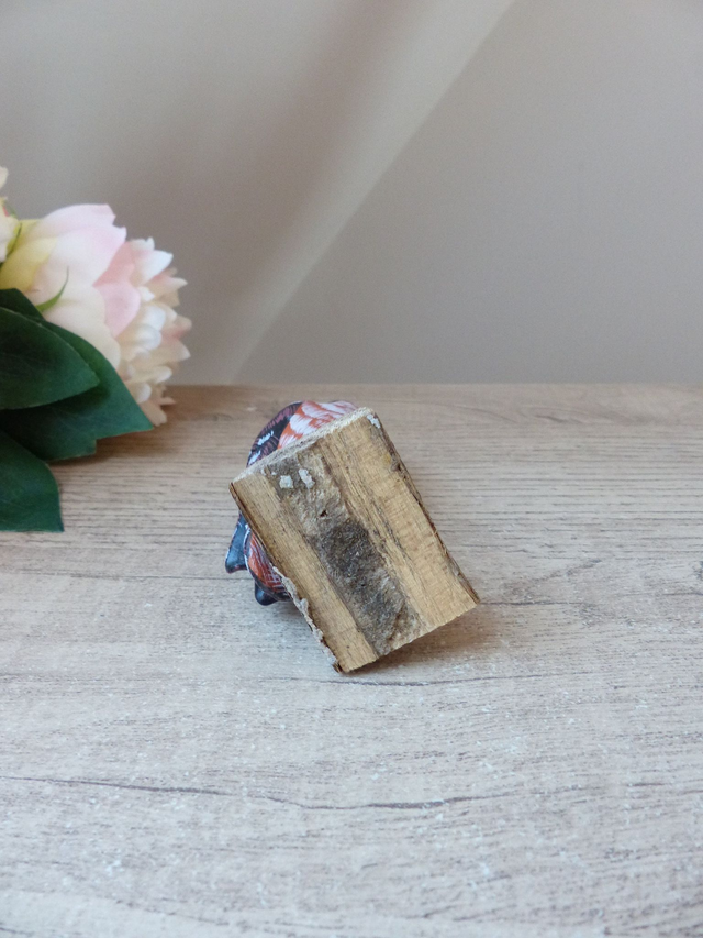 Petite chouette vintage sculptée en bois – Peinte à la main, yeux en verre, socle en écorce naturelle – Décoration campagne et porte-bonheur