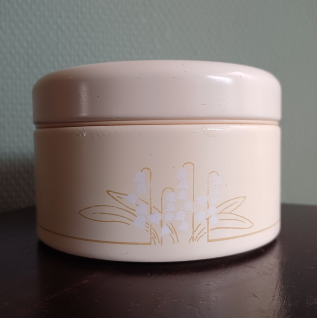 Brabantia | Kleine Voorraadbus met deksel &#039;Lelietjes van Dalen&#039; motief Rond metaal (diameter 11,0 cm | hoogte 7,0 cm) creme kleur | Vintage