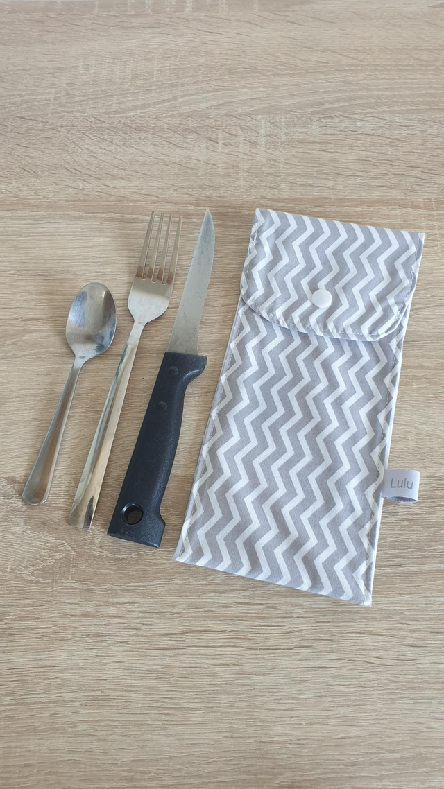 Etui à couverts ou brosse à dents imperméable zig zag