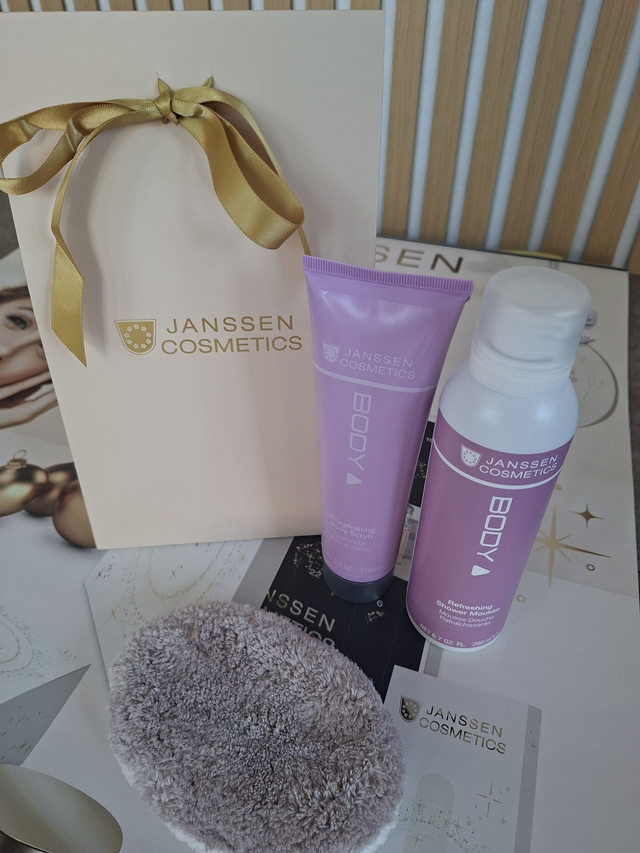 Set: Duschschaum, Körperpeeling (VK nur für Kosmetikstudios), Washie + Präsenttasche