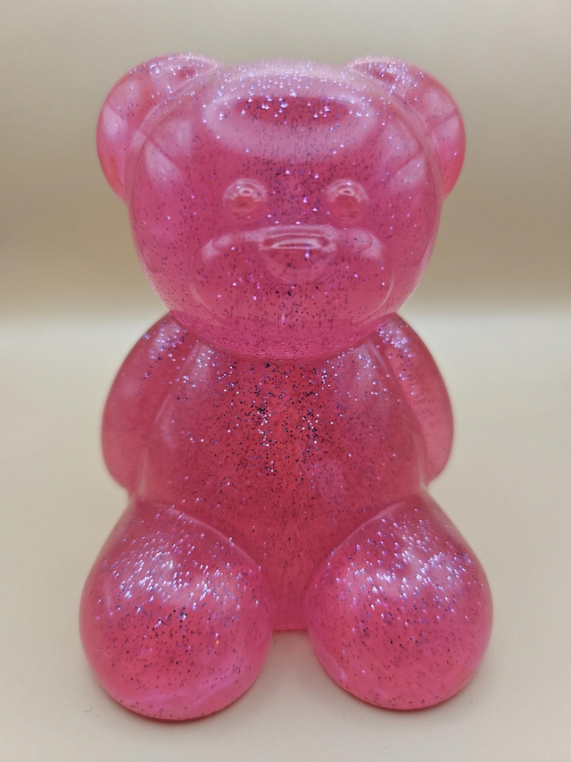 Sujet en résine - Ours assis rose pailleté  