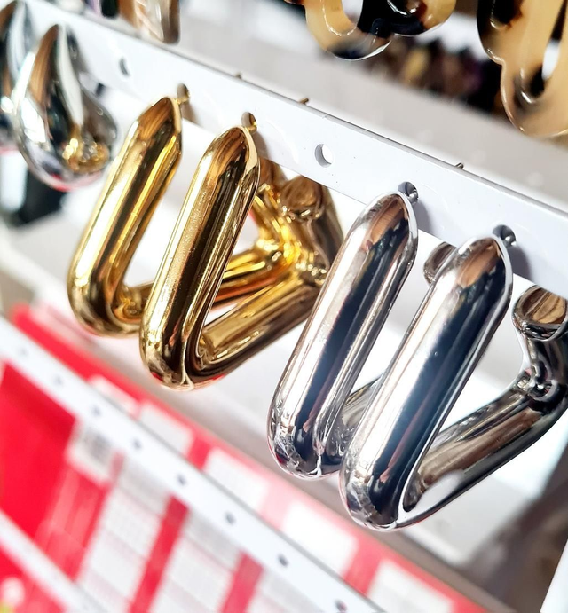 Clous d'oreilles (clous) "Triangle" creuses en acier inoxydable or ou argent 