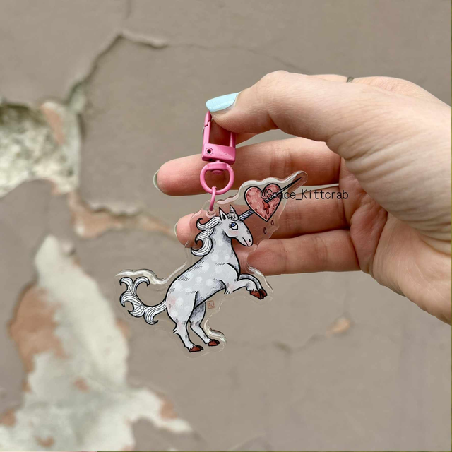Heart piercer unicorn keychain (obesek za ključe)