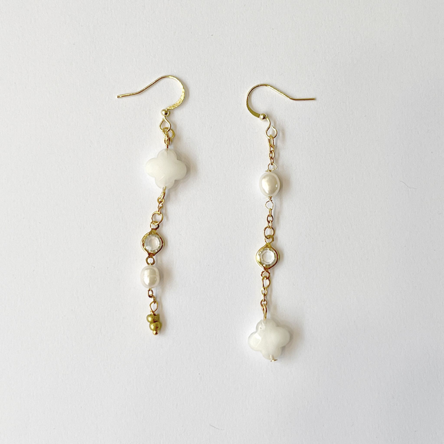 Boucles d'oreilles asymétriques