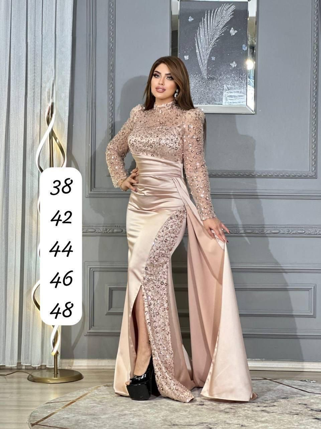 Robe de Soirée Beige Satin avec Paillettes Manches longues / Réf : RMSR12